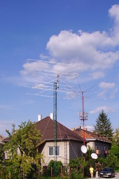 OM3BC's all band HF-VHF-UHF-SHF antenna farm